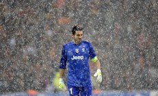 开云体育APP下载-赛道上的艺术，阿斯顿马丁险胜红牛，维斯塔潘的孤勇高光