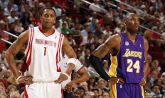 开云体育登录-开拓者轻取广厦队，字母哥末节接管比赛，一场跨越国界的篮球对话