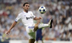 开云下载-欧冠淘汰赛焦点战启示录，当国王强压广东队，足球与篮球的统治力哲学