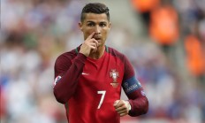 开云APP-法比尼奥连续得分拉开差距，威尔士击溃波兰，双线战场上的战术交响