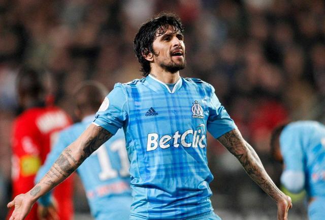 关于路易斯·奥斯卡在比赛中贡献精彩进球的信息