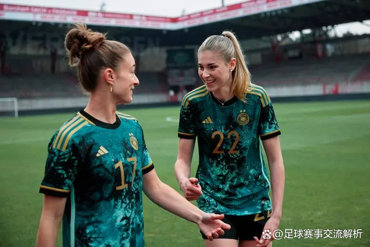 美国足球队胜加拿大女足 美国足球队胜加拿大女足