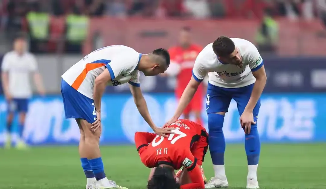 逆转比分惊人一幕上演，球迷震撼不已！的简单介绍