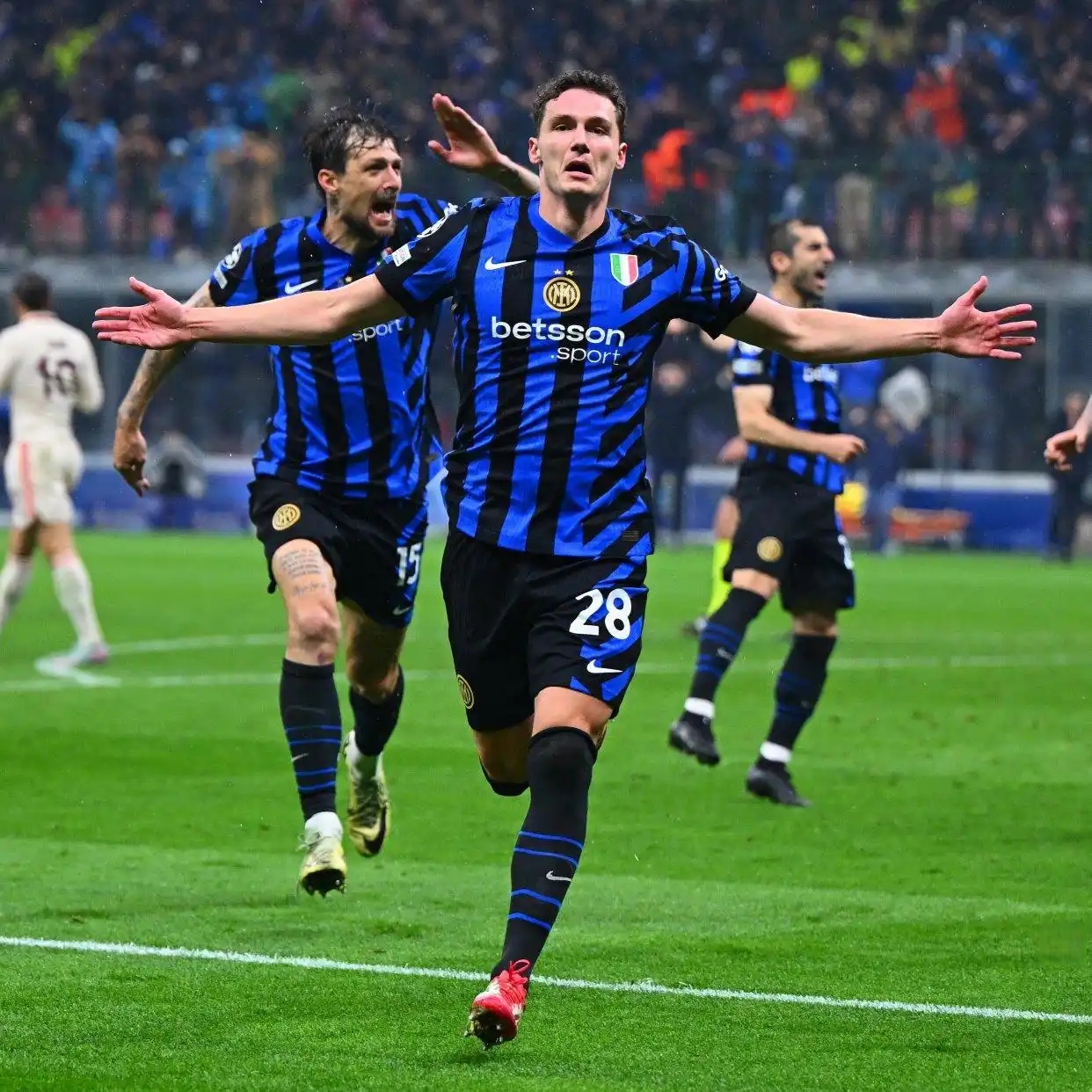 关于拜仁慕尼黑主帅制订备战策略，决意夺冠在望的信息