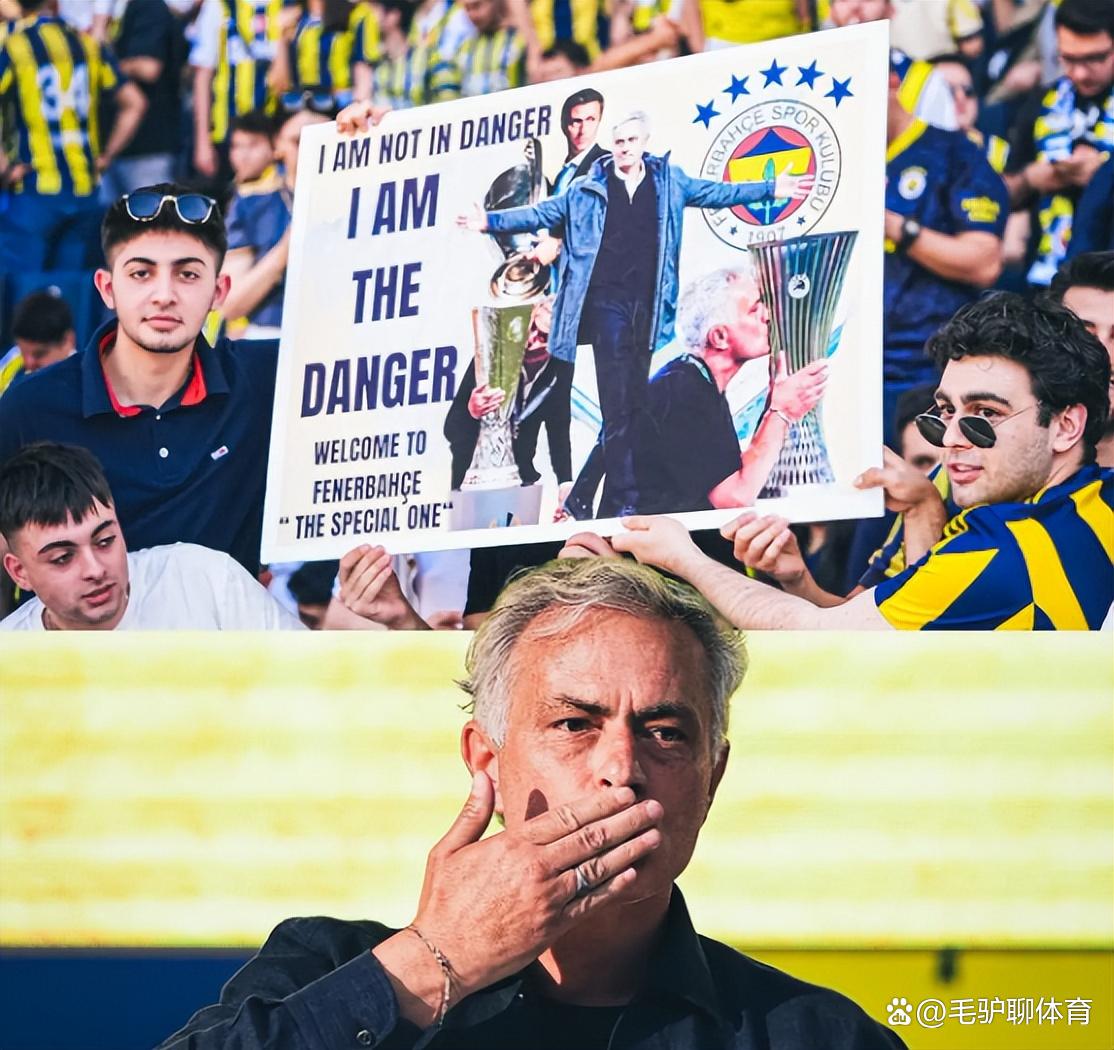 穆里尼奥成为国际足坛焦点 穆里尼奥成为国际足坛焦点