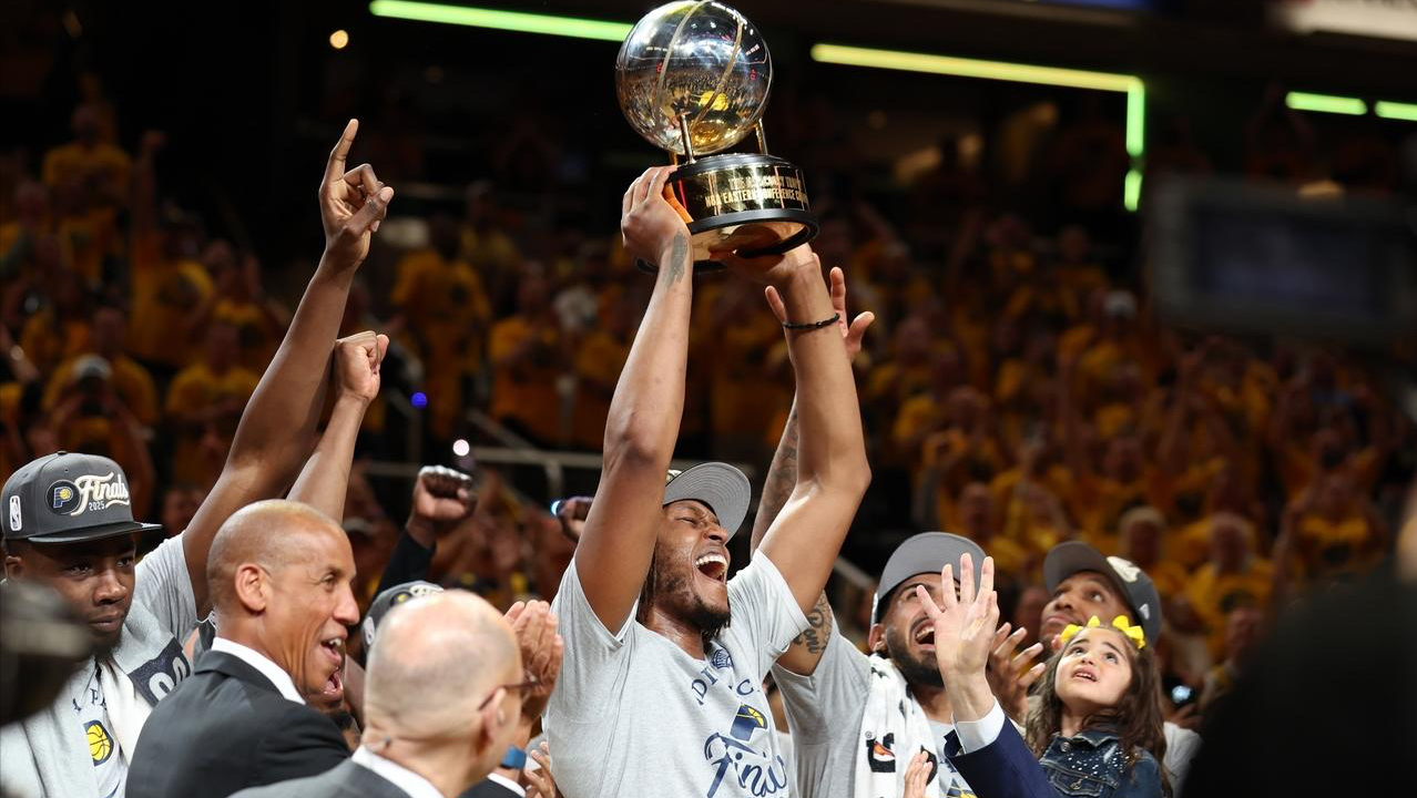 勇士队大胜步行者队，客场战绩保持完美