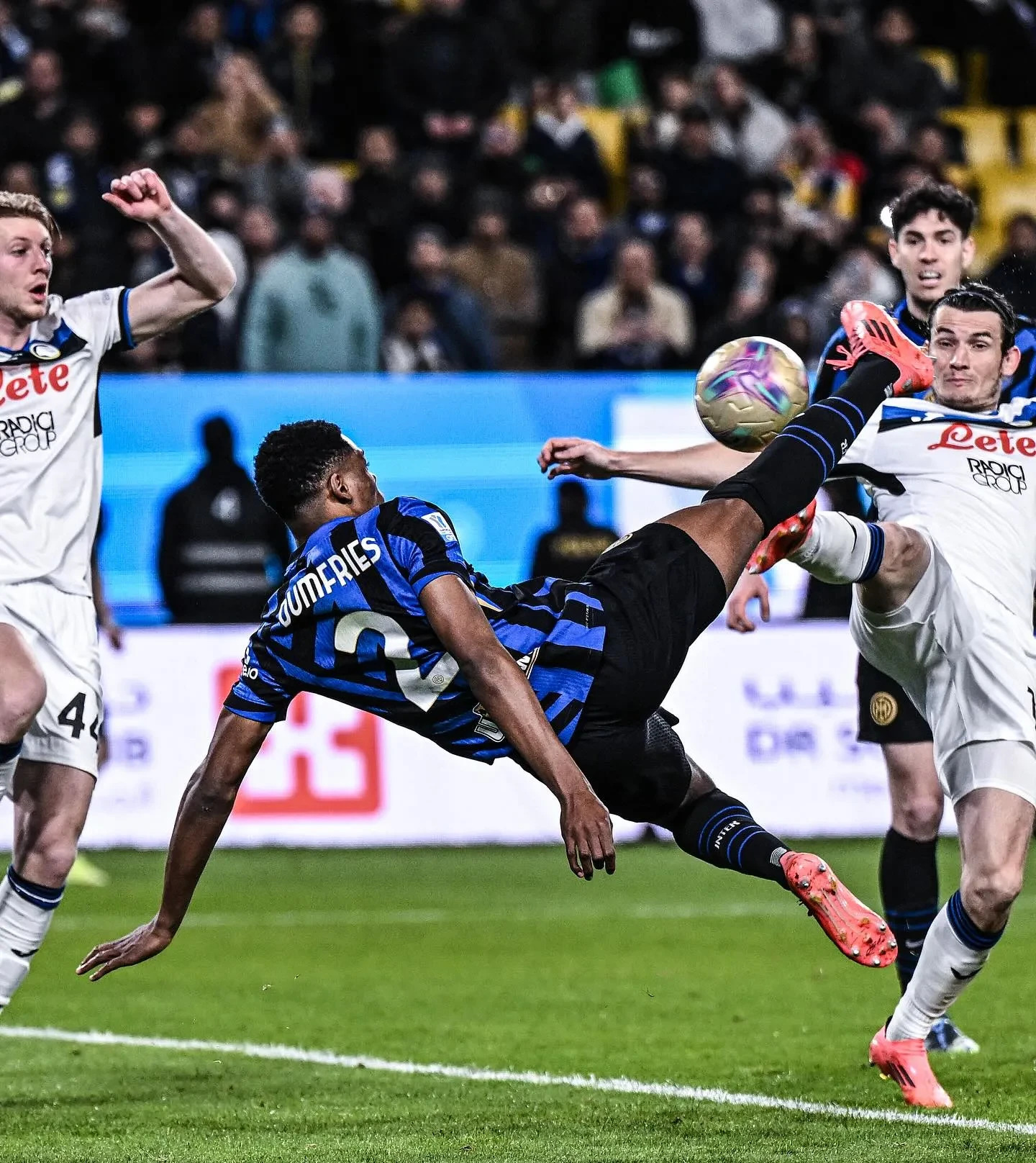 包含AC米兰绝杀阿森纳，德利赫特打破历史纪录的词条