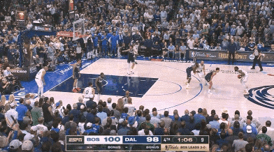 关于湖人B队逆转独行侠，杰伦·布朗关键制胜的信息